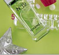 CHANEL N°19香水