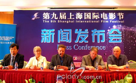 银幕上的伦敦发布会